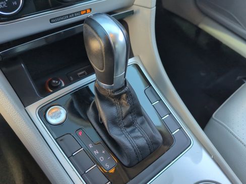 Used 2019 Volkswagen Passat 2.0T Wolfsburg image 15