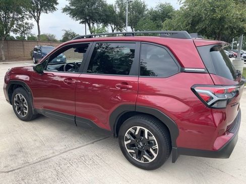 Used 2025 Subaru Forester Premium AWD/4WD image 4