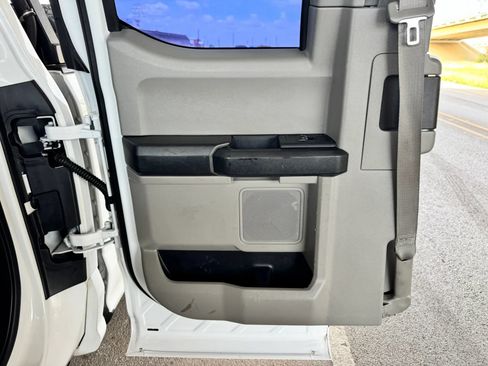 Used 2019 Ford F250 XL w/ Power Equipment Group RWD image 18