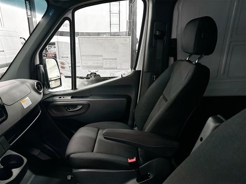 New 2025 Mercedes-Benz Sprinter 2500 image 24