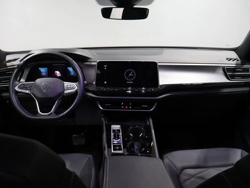 Used 2025 Volkswagen Atlas Cross Sport SE image 16