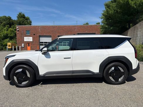 Certified 2024 Kia EV9 Wind AWD/4WD image 3