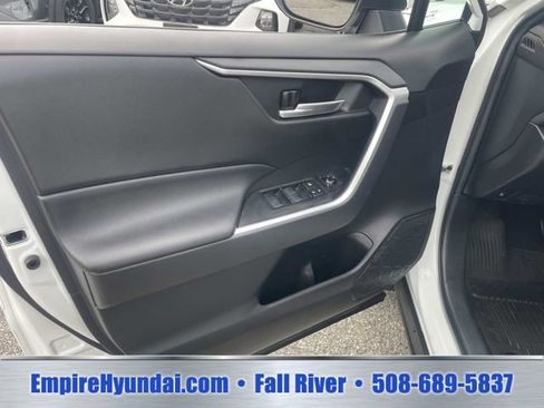 Used 2021 Toyota RAV4 XLE w/ Protection Package (TMS) AWD/4WD image 18