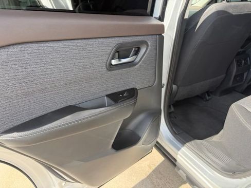 Used 2023 Nissan Rogue SV AWD/4WD image 11