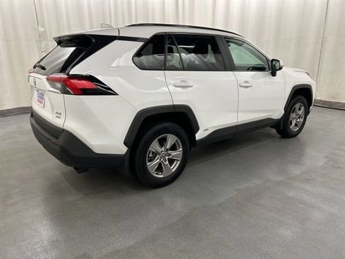 Used 2025 Toyota RAV4 XLE w/ Convenience Package AWD/4WD image 4