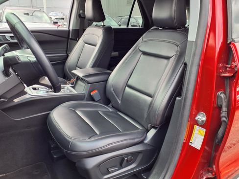 Used 2023 Ford Explorer XLT w/ Equipment Group 202A image 10