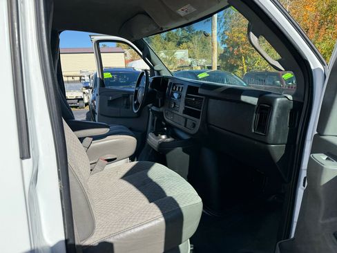 Used 2016 GMC Savana 3500 image 16