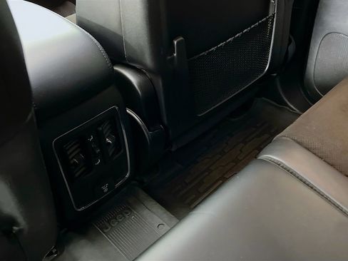 Used 2022 Jeep Grand Cherokee Laredo X image 25