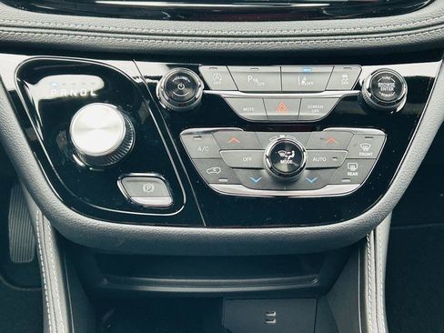 New 2026 Chrysler Pacifica Limited w/ S Appearance Package image 26