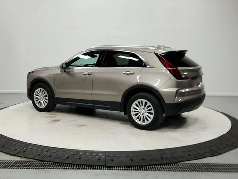 Used 2024 Cadillac XT4 Luxury w/ Cold Weather Package FWD image 6