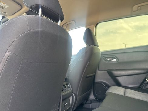 Certified 2025 Nissan Rogue SV image 36