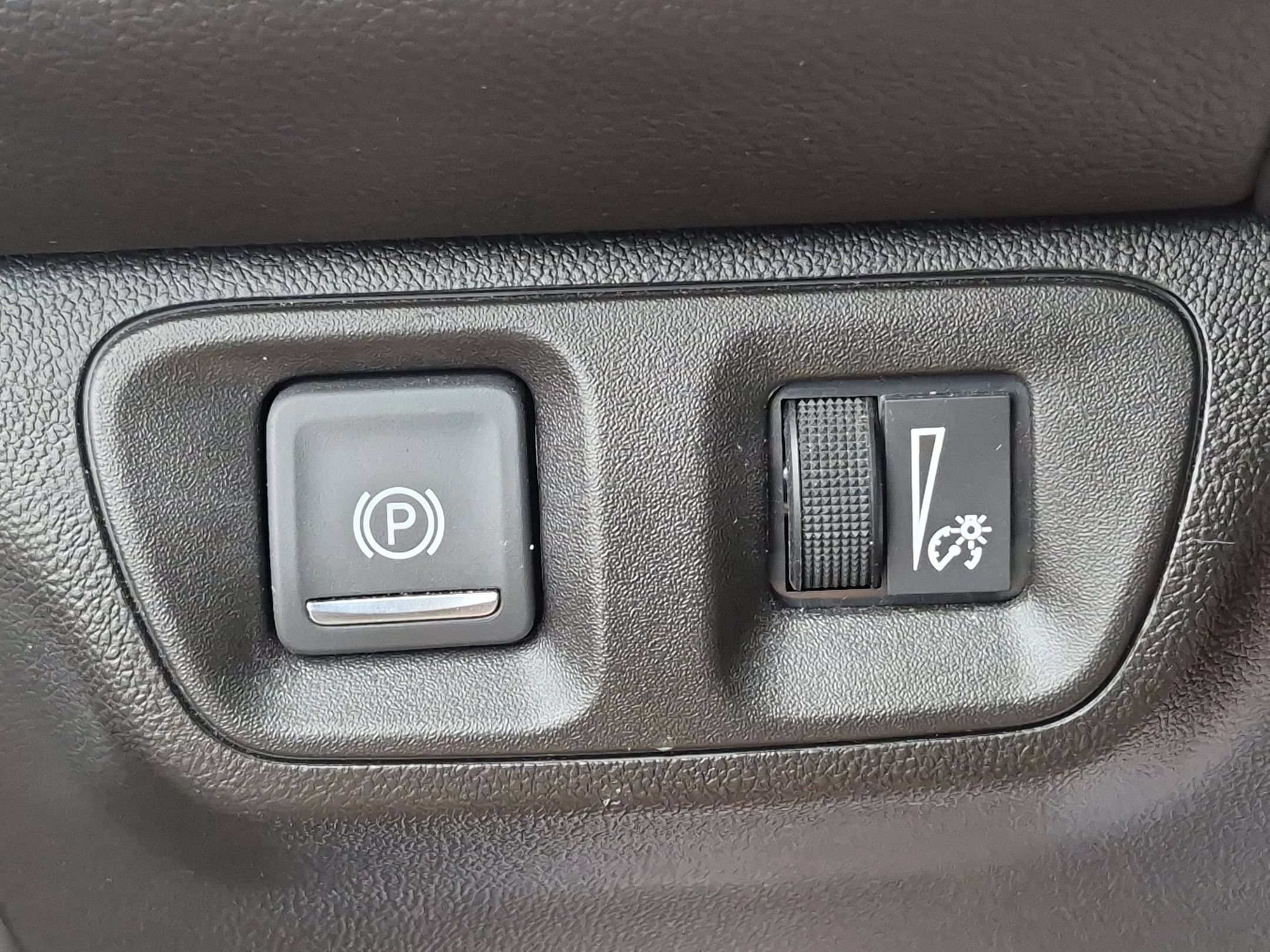 Certified 2021 GMC Acadia SLE w/ Driver Convenience Package FWD image 17