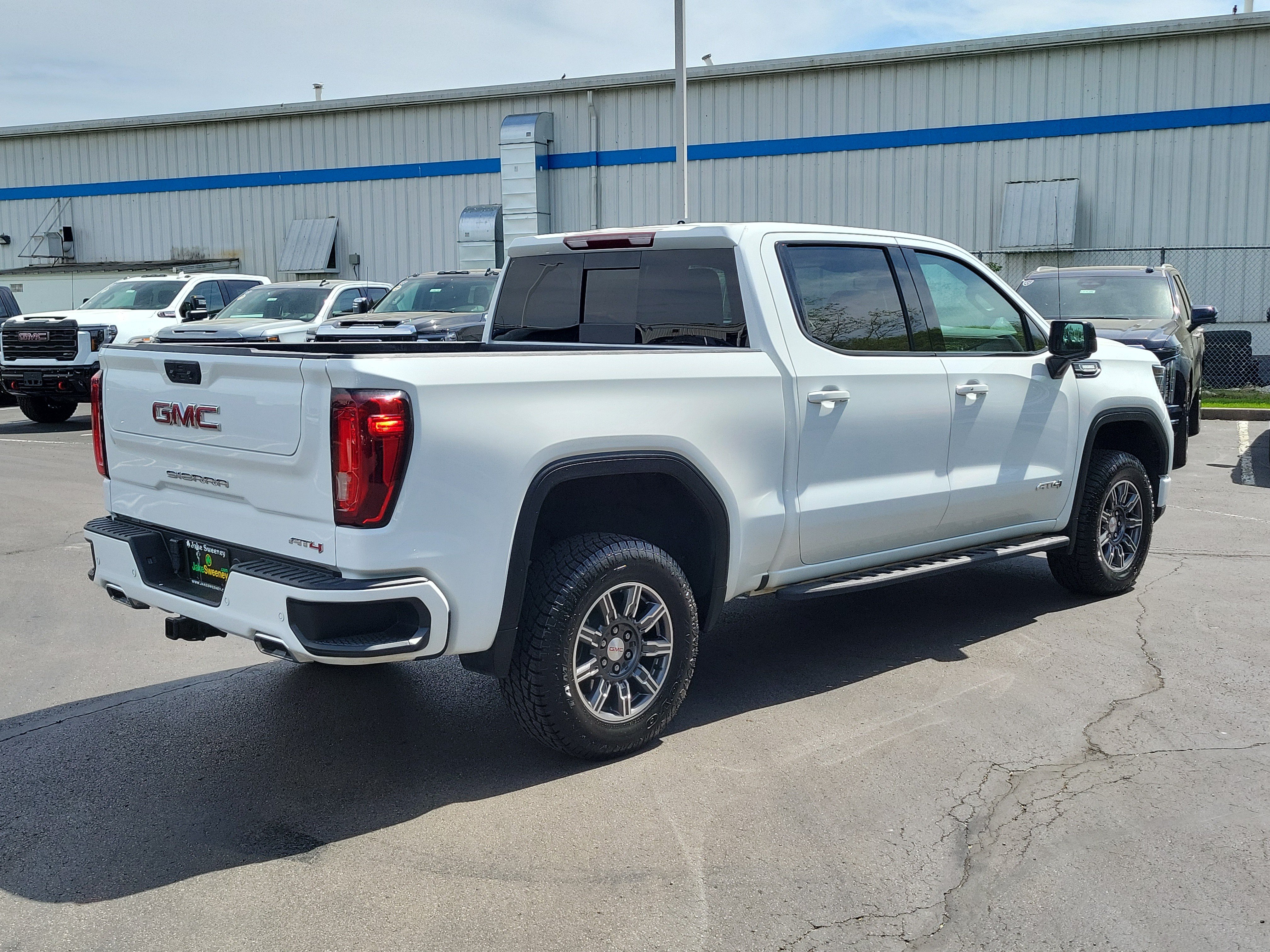 Used 2024 GMC Sierra 1500 AT4 w/ AT4 Premium Package AWD/4WD image 4
