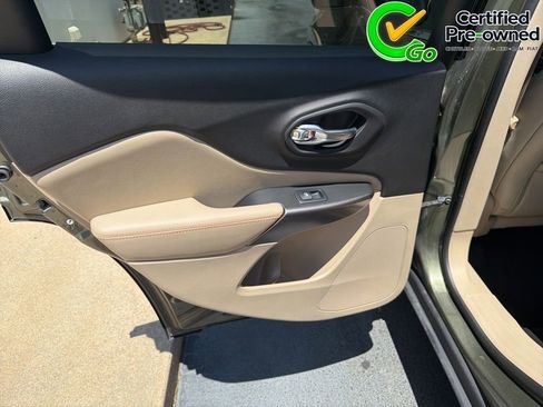 Certified 2019 Jeep Cherokee Latitude w/ Popular Appearance Group FWD image 30