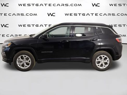 Used 2024 Jeep Compass Latitude AWD/4WD image 5