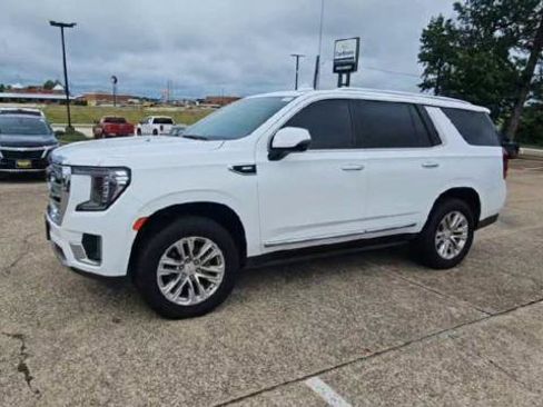 Certified 2022 GMC Yukon SLT w/ SLT Luxury Package AWD/4WD image 3