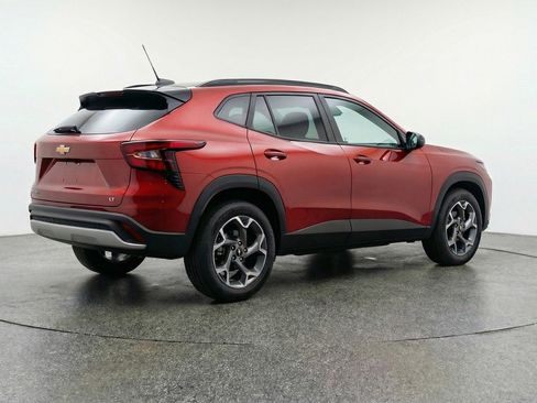 Used 2025 Chevrolet Trax LT w/ LT Convenience Package image 9