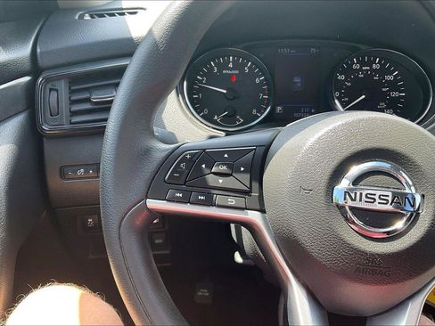 Used 2020 Nissan Rogue S FWD image 18