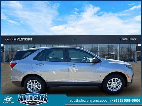 Used 2023 Chevrolet Equinox LS AWD/4WD image 5