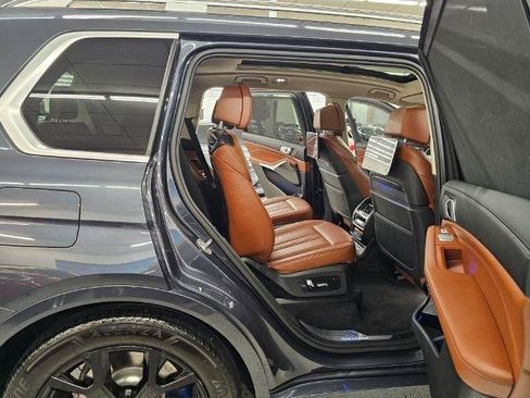 Used 2019 BMW X7 xDrive50i w/ Premium Package AWD/4WD image 11