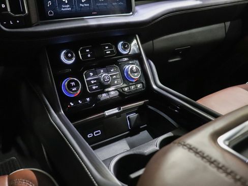 Used 2023 GMC Yukon Denali Ultimate image 38