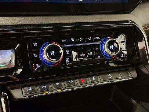 Used 2025 GMC Sierra 1500 AT4 image 24