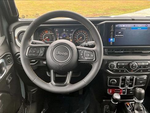 Used 2024 Jeep Wrangler Willys image 5