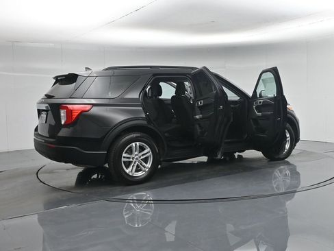 Certified 2023 Ford Explorer XLT RWD image 6