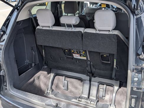 Used 2025 Toyota Sienna LE image 10