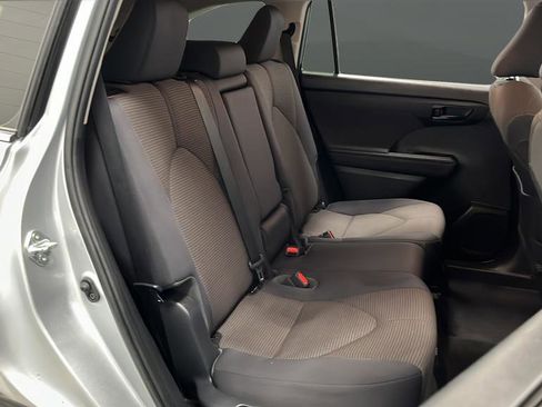 Used 2023 Toyota Highlander LE FWD image 25