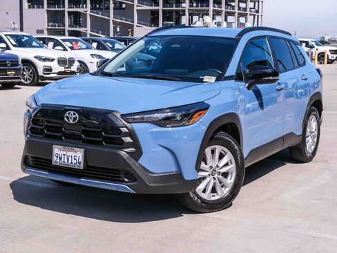 Certified 2026 Toyota Corolla Cross LE FWD image 1