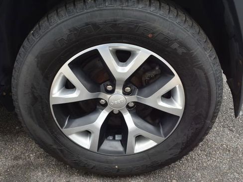 Used 2018 Jeep Cherokee Trailhawk w/ Cold Weather Group AWD/4WD image 45