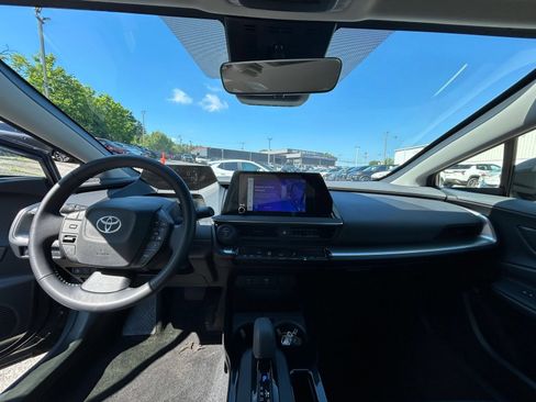 Used 2025 Toyota Prius LE FWD image 28