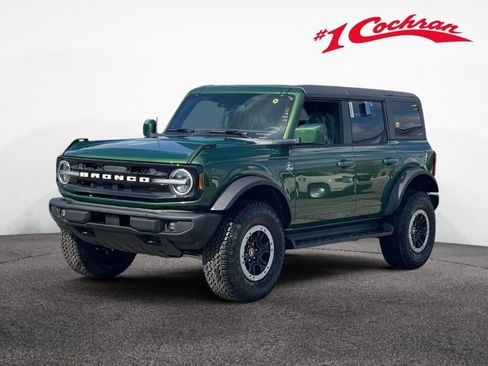 New 2025 Ford Bronco Outer Banks w/ Sasquatch Package AWD/4WD image 3
