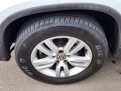 Used 2016 Volkswagen Tiguan S image 18