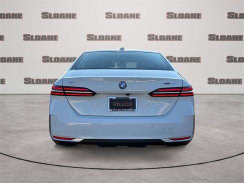 Certified 2026 BMW i5 eDrive40 image 4