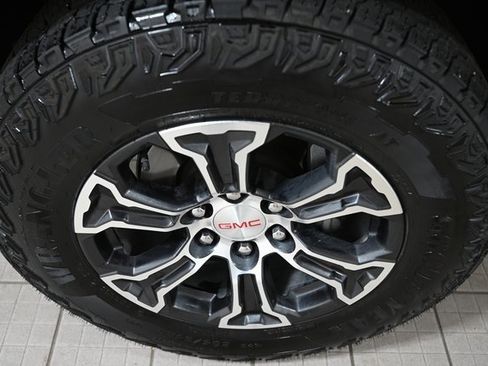Used 2024 GMC Canyon AT4 image 18