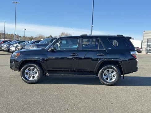 Used 2020 Toyota 4Runner SR5 image 3
