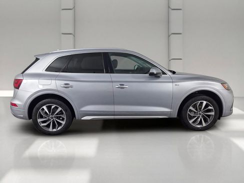 Used 2023 Audi Q5 2.0T Premium w/ Convenience Package AWD/4WD image 4