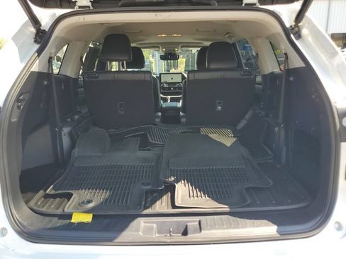 Used 2023 Toyota Highlander XLE FWD image 10