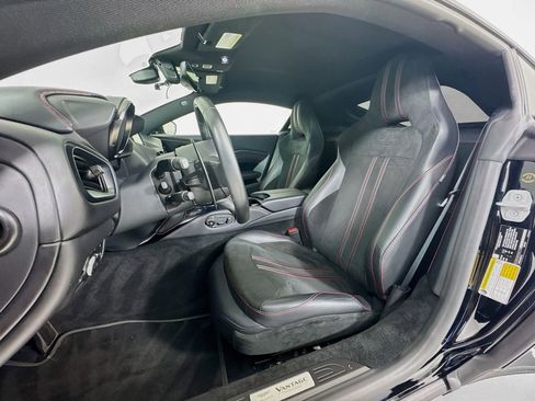 Used 2023 Aston Martin V8 Vantage Coupe RWD image 19