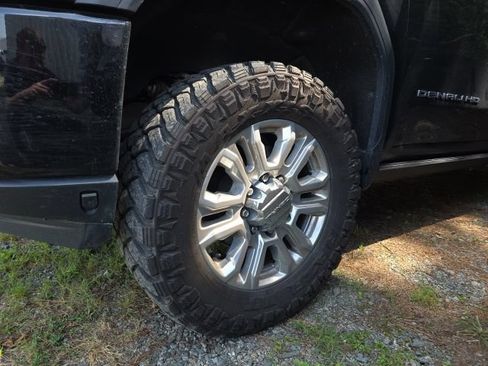 Used 2021 GMC Sierra 2500 Denali w/ Denali Ultimate Package AWD/4WD image 2