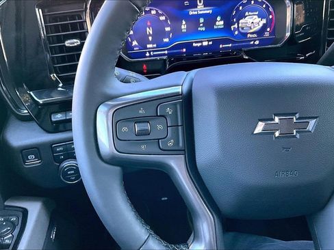 Used 2025 Chevrolet Silverado 2500 ZR2 w/ Technology Package image 7