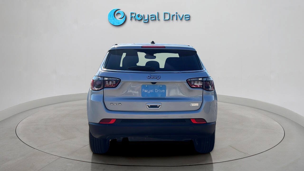 Used 2024 Jeep Compass Sport AWD/4WD image 5