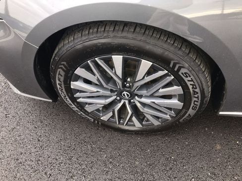 Used 2024 Nissan Altima 2.5 SV FWD image 10