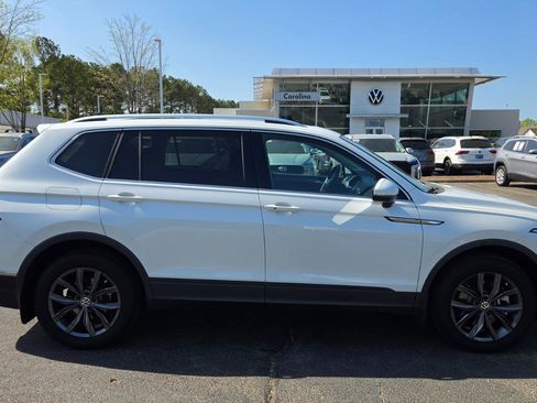 Used 2023 Volkswagen Tiguan SE w/ Panoramic Sunroof Package image 3