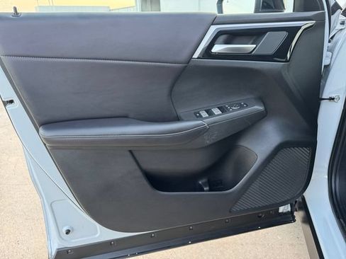 Used 2024 Mitsubishi Outlander SE FWD image 4