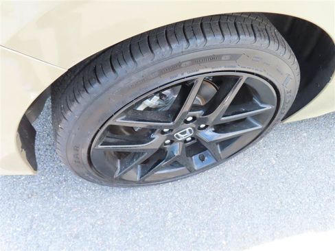 Used 2025 Honda Civic Sport image 8