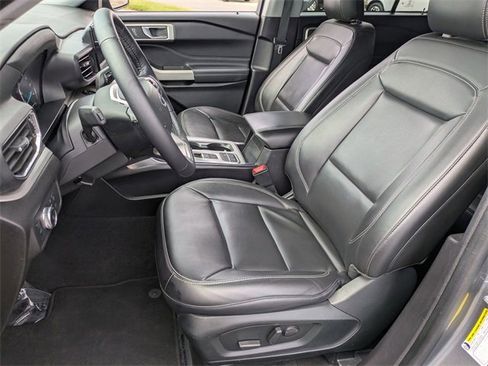 Used 2022 Ford Explorer XLT w/ Equipment Group 202A image 14