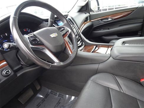 Used 2019 Cadillac Escalade Luxury image 13